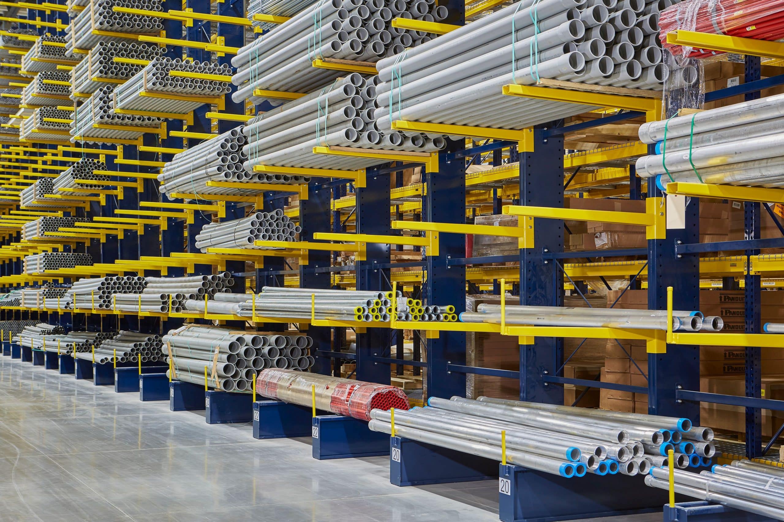Cantilever racking for pipes